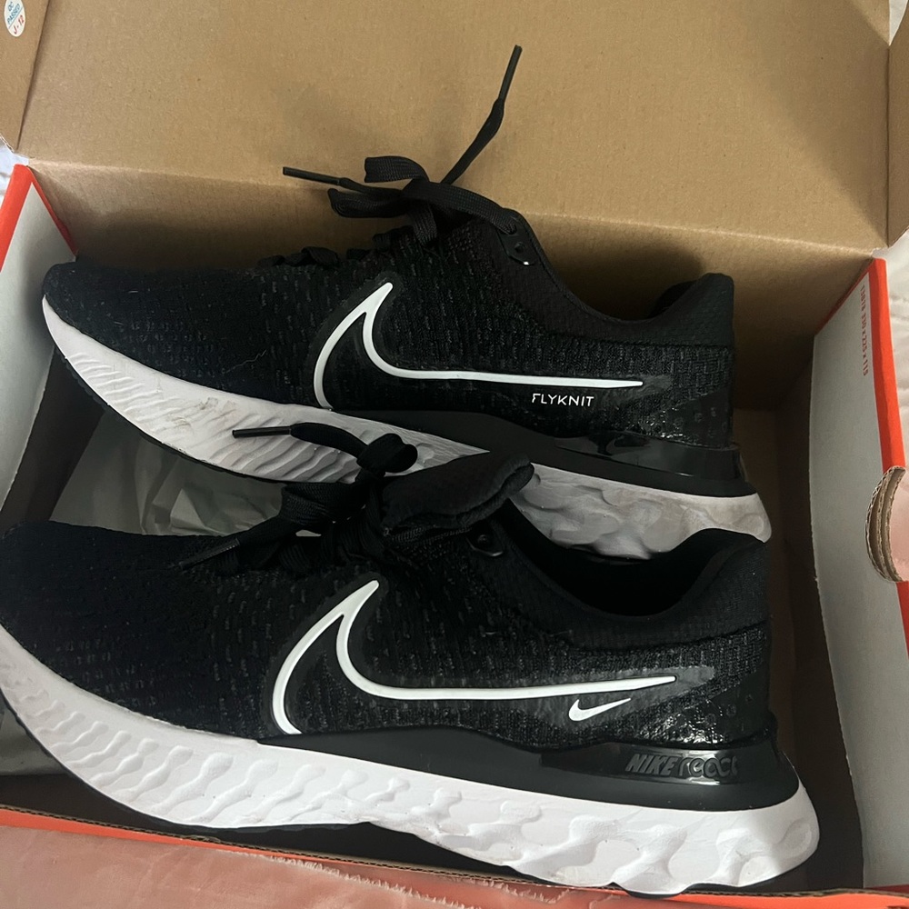 Nike Renew Reacts Women’s Size 10.5